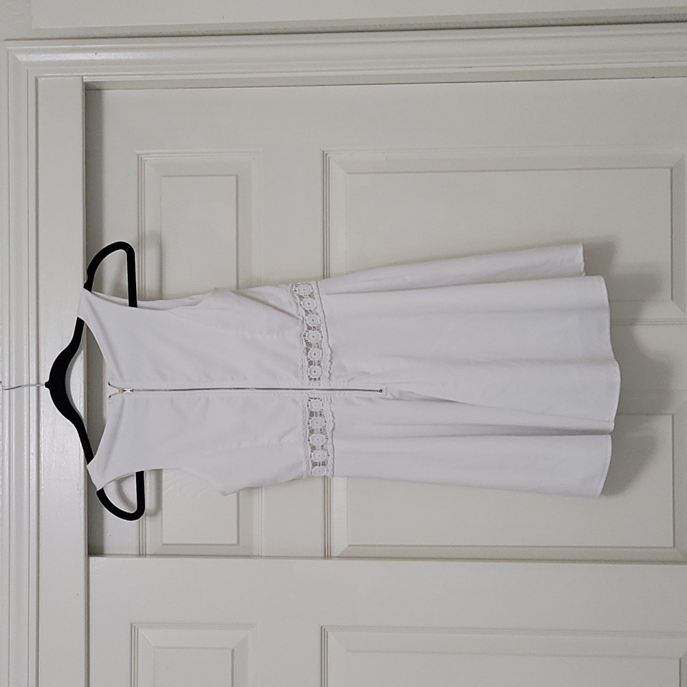 Beautiful white dress - Picture 2 of 5